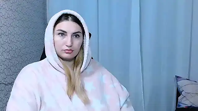 Snapshot of JaneLaJewel chatting on 28, 10, 2025 JaneLaJewel online show from 28, 10, 2025