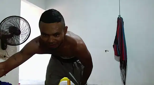 Snapshot of fernandez_latinblackk chatting on 10, 3, 2025 fernandez latinblackk online show from 10, 3, 2025