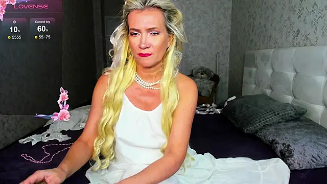 Luna  Lewis online show from 29, 1, 2025