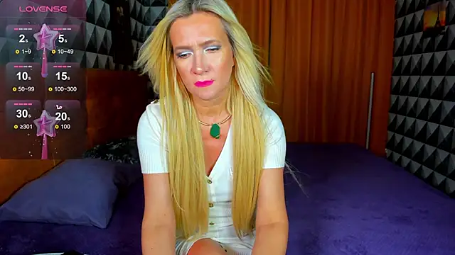 Luna  Lewis online show from 25, 1, 2025