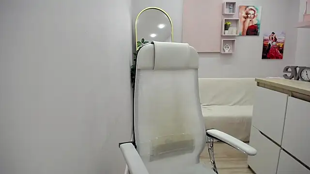 Milla Cutie18 online show from 22, 4, 2026