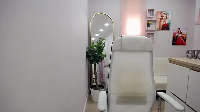 Milla Cutie18 online show from 6, 4, 2026