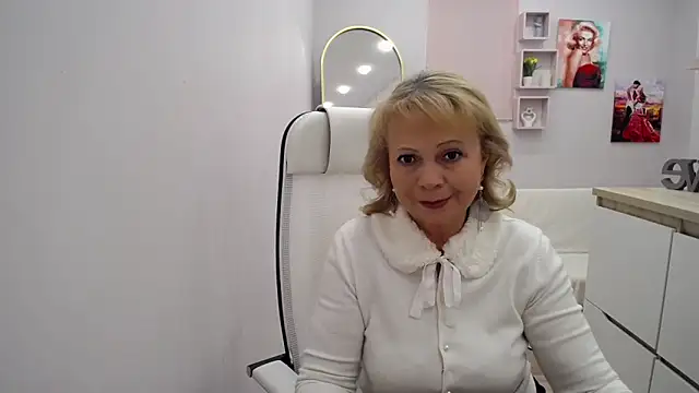 Milla Cutie18 online show from 9, 2, 2026