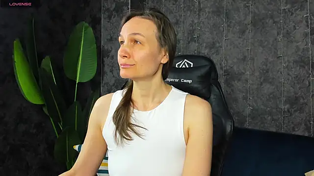 Lillian White online show from 13, 4, 2026