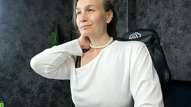 Snapshot of Lillian_White chatting on 15, 7, 2026 Lillian White online show from 15, 7, 2026