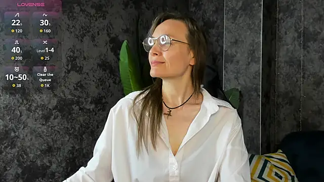 Snapshot of Lillian_White chatting on 13, 5, 2026 Lillian White online show from 13, 5, 2026