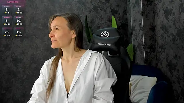 Lillian White online show from 11, 10, 2025