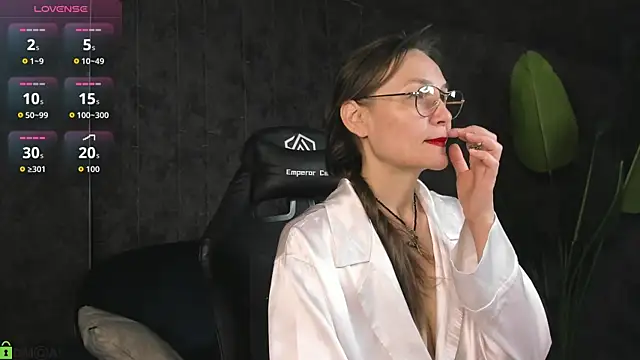 Snapshot of Lillian_White chatting on 3, 6, 2026 Lillian White online show from 3, 6, 2026