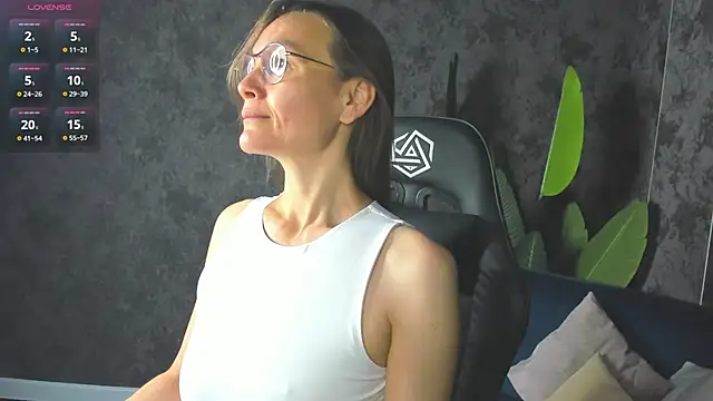 Lillian White online show from 22, 9, 2025