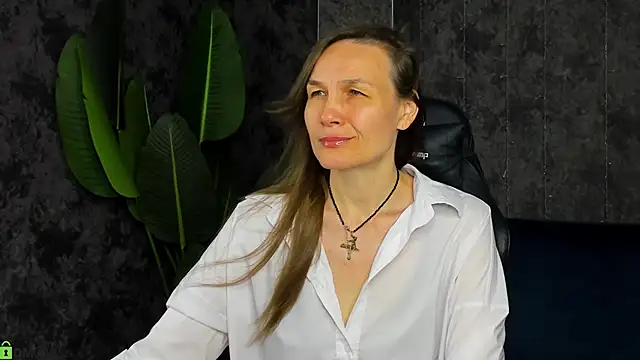 Snapshot of Lillian_White chatting on 7, 6, 2026 Lillian White online show from 7, 6, 2026
