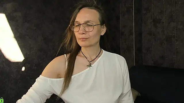 Snapshot of Lillian_White chatting on 15, 6, 2026 Lillian White online show from 15, 6, 2026