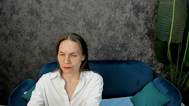 Lillian White online show from 4, 3, 2025