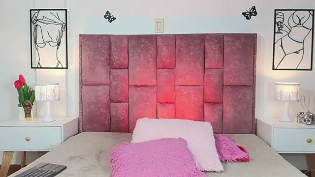 NicolMiller4 online show from 5, 4, 2026