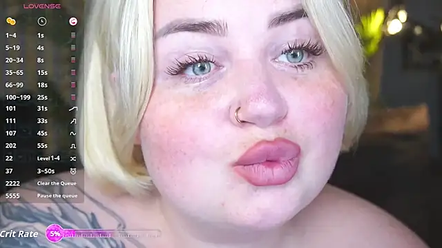 ZaraReignn online show from 11, 10, 2025