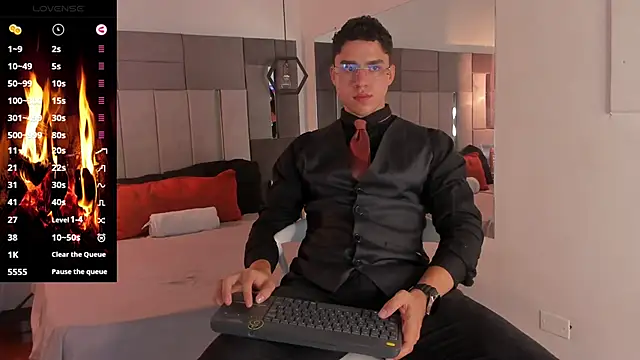 LiamNovak online show from 27, 11, 2025