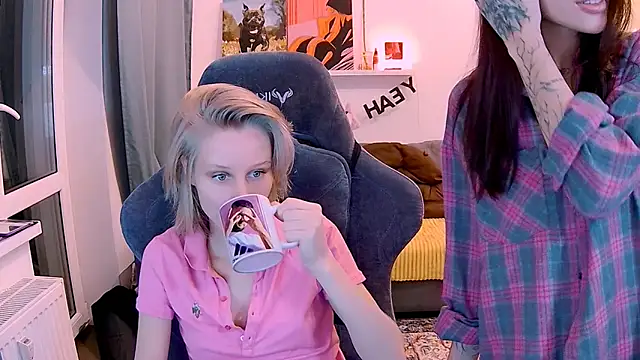 Snapshot of KatiKate chatting on 21, 11, 2025 KatiKate online show from 21, 11, 2025