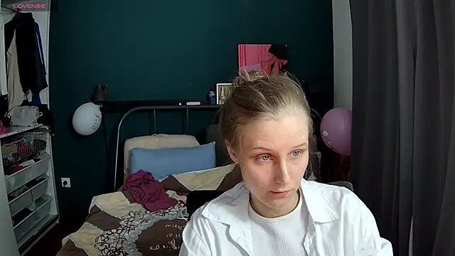 Snapshot of KatiKate chatting on 4, 5, 2026 KatiKate online show from 4, 5, 2026