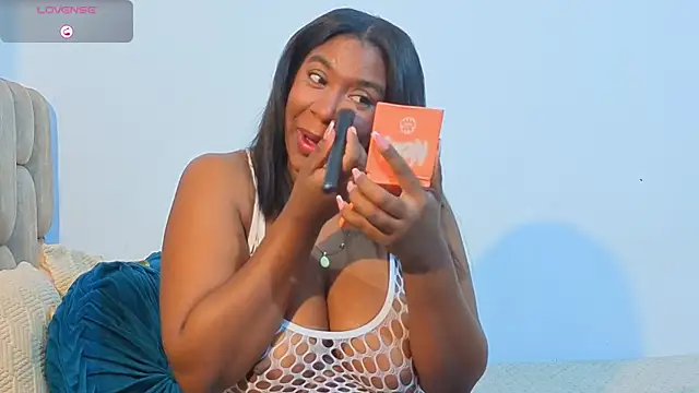 KloheCurvy online show from 26, 11, 2025