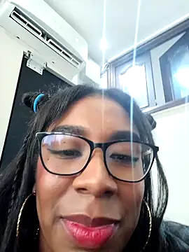 KloheCurvy online show from 8, 1, 2025