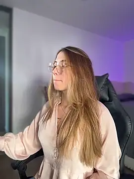 SophieRaily  online show from 10, 2, 2026