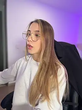 SophieRaily  online show from 25, 2, 2026