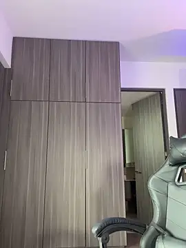 SophieRaily  online show from 20, 10, 2025