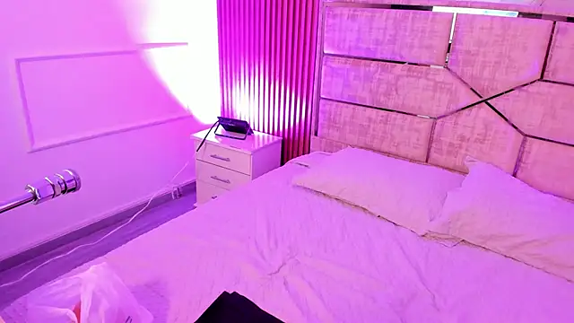 MiiaaMoonroee online show from 5, 2, 2026