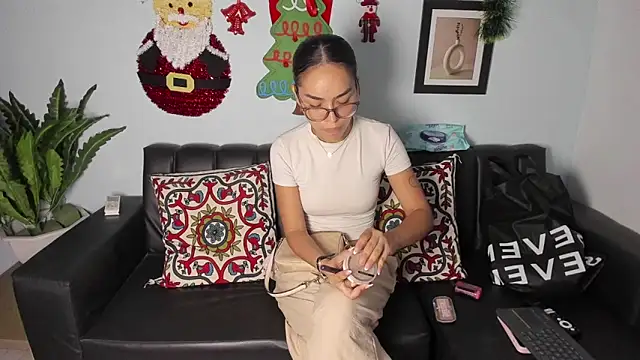 Mia petite01 online show from 20, 12, 2025