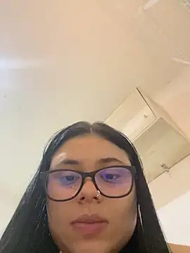 alissonfernandez  online show from 15, 4, 2026