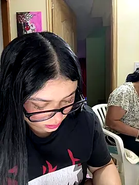 alissonfernandez  online show from 13, 11, 2025