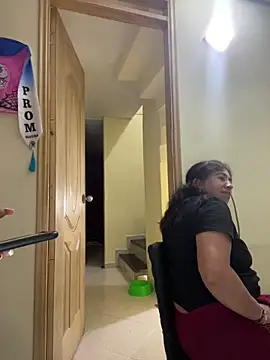 alissonfernandez  online show from 4, 12, 2025