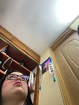 alissonfernandez  online show from 10, 3, 2026