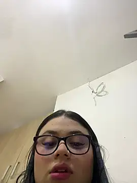 alissonfernandez  online show from 22, 4, 2026