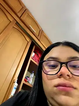 alissonfernandez  online show from 5, 11, 2025