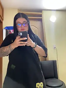 alissonfernandez  online show from 18, 12, 2025