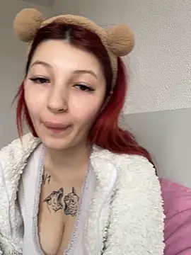 Alissa kiss online show from 2, 3, 2025
