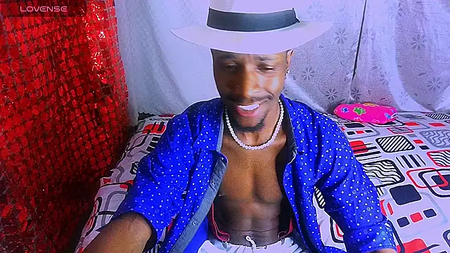 Snapshot of Aroonpapisex chatting on 18, 12, 2024 Aroonpapisex online show from 18, 12, 2024