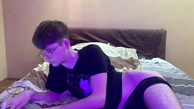 cutie guys online show from 18, 1, 2025