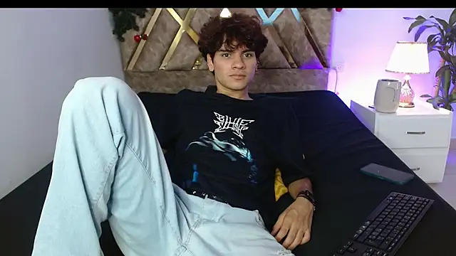 Themilow online show from 23, 12, 2024