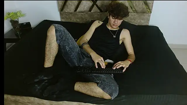 Themilow online show from 25, 2, 2025