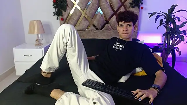 Themilow online show from 28, 12, 2024