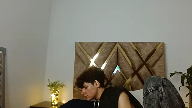 Themilow online show from 28, 1, 2025