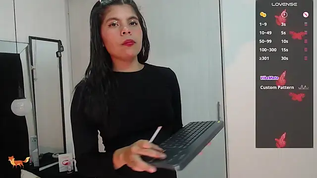 cutehanna1 online show from 8, 3, 2025