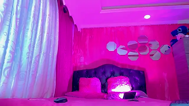 TiffanyMackensyy online show from 9, 3, 2026