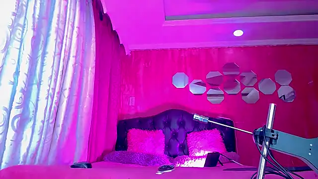 TiffanyMackensyy online show from 27, 3, 2026