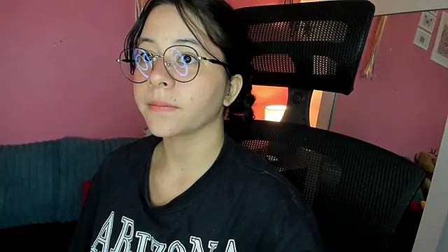 Snapshot of agnes_213 chatting on 4, 11, 2025 agnes 213 online show from 4, 11, 2025