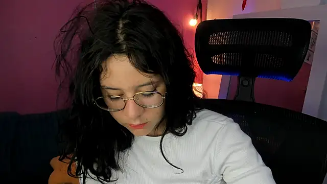 Snapshot of agnes_213 chatting on 5, 11, 2025 agnes 213 online show from 5, 11, 2025