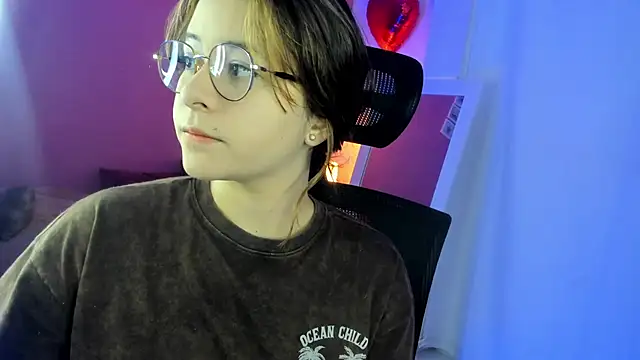 agnes 213 online show from 12, 2, 2026