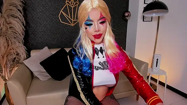 Catvalentine  online show from 30, 10, 2025