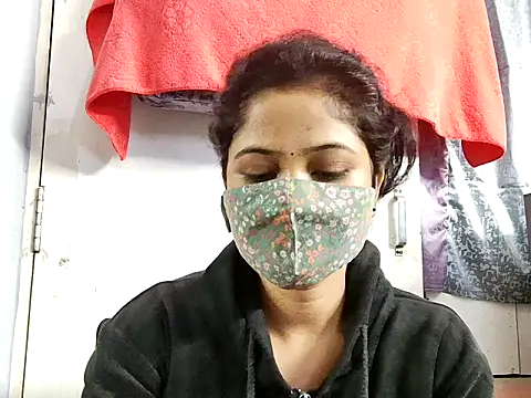 Snapshot of samosa73 chatting on 10, 11, 2025 samosa73 online show from 10, 11, 2025